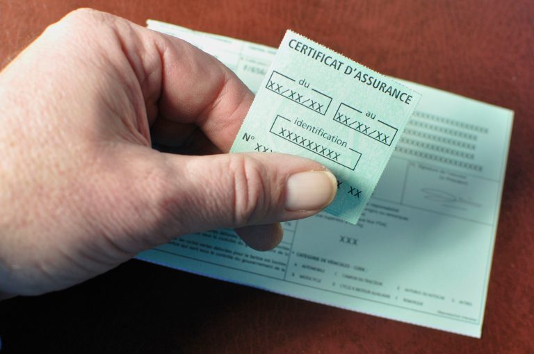 découvrez les démarches essentielles pour souscrire à une assurance auto dans 9 pays différents. profitez de conseils pratiques et d'informations clés pour naviguer facilement dans les formalités, que vous soyez résident ou voyageur.